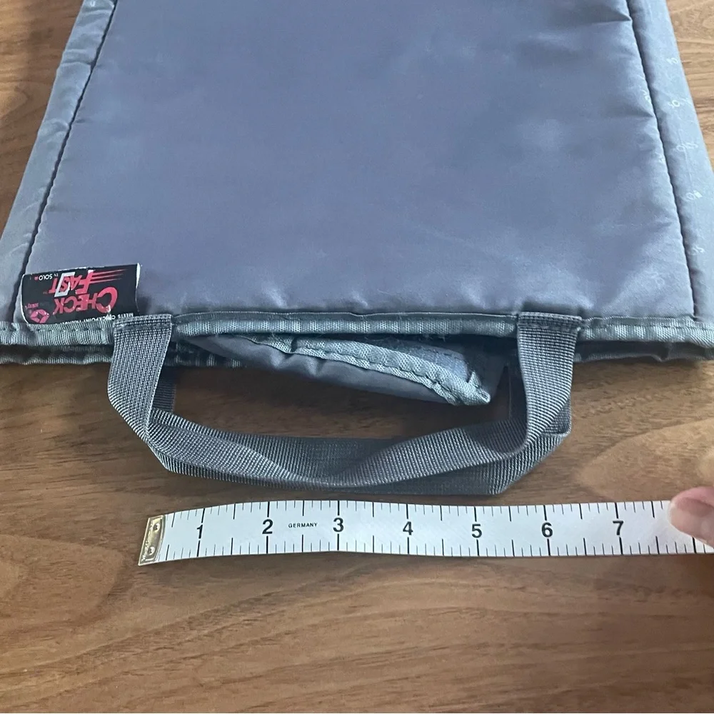 Laptop sleeve